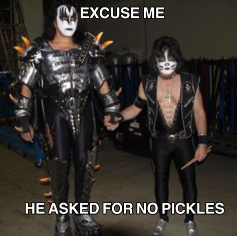 Eric Singer And Gene Simmons, Kiss Band Funny Photos, Kiss Inspired Outfits, Bro But Romantically, Kiss Band Pfp, Kizz Band, Kiss Band Funny, Kiss Memes, Kiss Album Covers