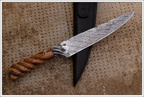 Integral Cable Damascus Criollo Knife with Rope Handle - The Knife Network Forums : Knife Making Discussions Cable Knife, Blacksmithing Ideas, Tactical Pocket Knife, Black Smithing, Knife Stand, Knife Ideas, The Forge, Damascus Steel Knife, Knife Collection