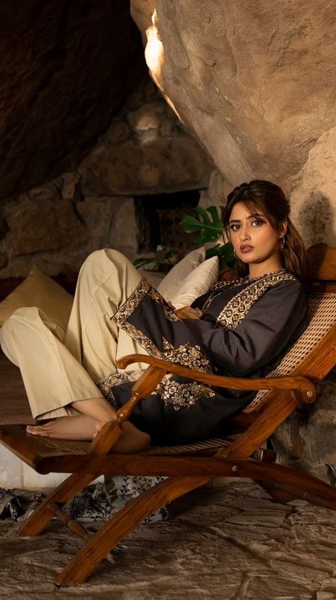 Sajal Ali Aesthetic, Ali Aesthetic, Be Like The Moon, Karlie Kloss Style, Sajjal Ali, Sajal Aly, Website Home Page, Ali Dress, Girls Designer Dresses