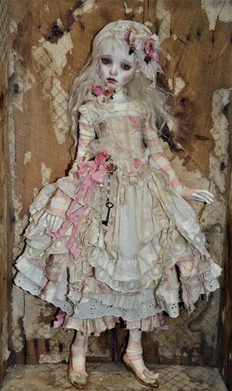 How To Make Bjd Dolls, Doll Costume Aesthetic, Porcelain Doll Outfit, Haunted Doll Aesthetic, Y2k Cartoon Characters, Creepy Porcelain Dolls, Maid Character, Porcelain Doll Costume, Outfits Alt