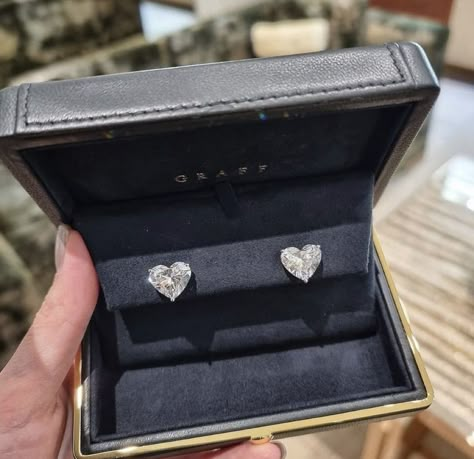 Heart Shaped Diamond Earrings, Heart Diamond Earrings, Heart Shape Earrings, Xoxo Jewelry, Expensive Jewelry Luxury, Luxe Jewelry, Heart Diamond, Diamond Jewel, Heart Shaped Earrings