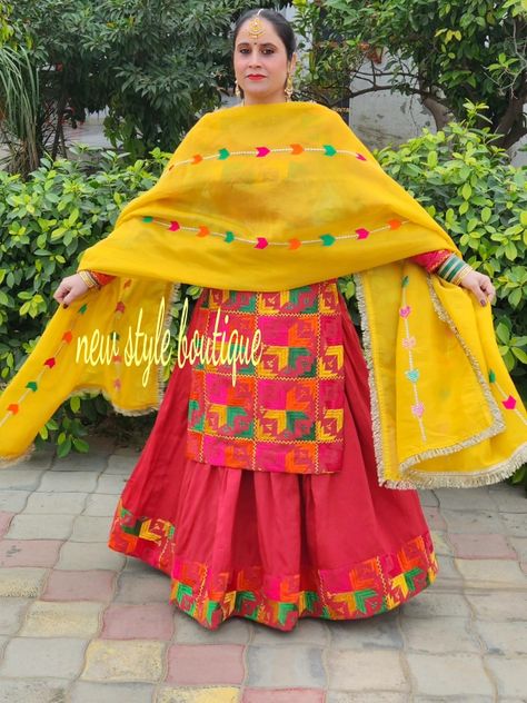 Fulkari Suits Punjabi, Mehandi Function, Punjabi Suits Design, Phulkari Embroidery, Suits Punjabi, Hand Embroidery Dress, Punjabi Outfits, Gay Outfit, Beautiful Dress Designs