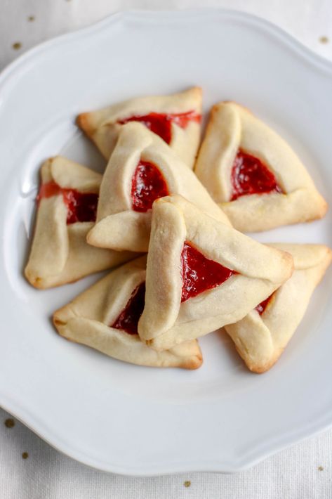 This Strawberry Hamantaschen is light, flaky and filled with wonderful strawberry flavor! It's the perfect treat to celebrate Purim this year! Purim Treats, Purim Festival, Hamantaschen Recipe, Strawberry Flavor, Homemade Dough, Jewish Recipes, Homemade Jam, Purim, Yummy Treats