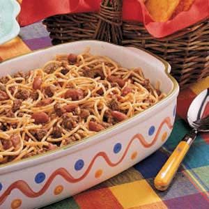 Chili Spaghetti Recipe, Beef Spaghetti, Chili Spaghetti, Budget Dinner, Budget Dinner Recipes, Bean Pasta, Recipe Beef, Spaghetti Casserole, Cheap Easy Meals