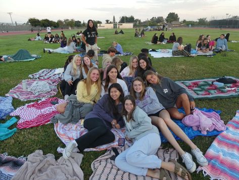 Senior Picnic Ideas High Schools, Senior Sunrise Aesthetic, Highschool Senior Aesthetic, Senior Year High School Aesthetic, Highschool Activities, Senior Bucket List, Senior Aesthetic, Senior Year Aesthetic, 2enior Ye4r