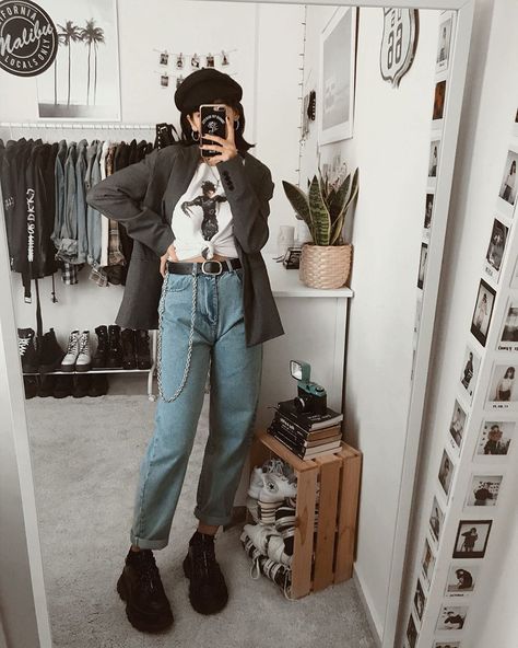 Grunge Outfits Blue Jeans, Blue Jeans Grunge Outfit, Jeans Grunge Outfit, Alt Mom, Blue Emojis, Ootd Outfit Ideas, Jeans Grunge, Grunge Outfit, Alt Outfits