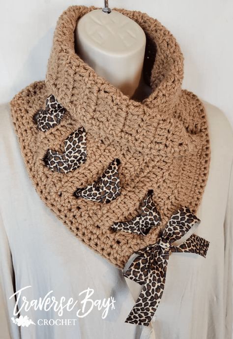 Knit Scarfs, Crochet Ribbon, Crochet Neck Warmer, شال كروشيه, Crocheted Items, Crochet Things, Double Crochet Stitch, Yarn Sizes, Crochet Cowl