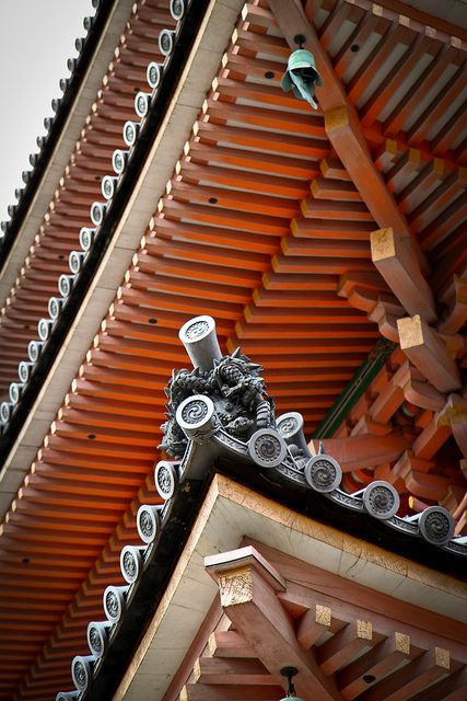 Roof details of Kiyomizu temple, Kyoto, Japan Japanese Roof, Chinese Roof, Kiyomizu Temple, Gfx Design, Chinese Interior, Love Japanese, Chinese Element, Japan Architecture, Kiyomizu Dera