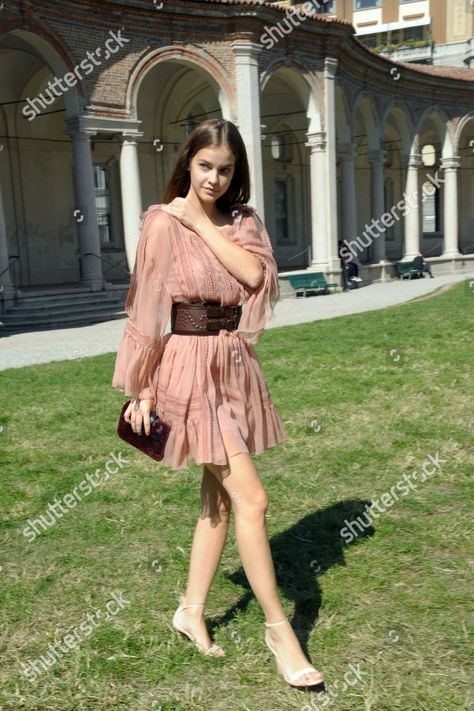 Barbara Palvin Style, Worst Trends, Palvin Barbara, Models Off Duty Style, Classy Photography, Barbara Palvin, Alberta Ferretti, Sports Illustrated, Fall Fashion Outfits