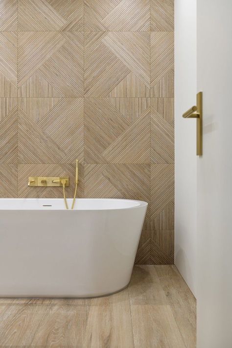 #bathroom #designbathroom Wooden Tile Bathroom Ideas, Wood Tile Shower Ideas, Wood Tile Bathroom Floor, Porcelanosa Tiles, Bathroom Wallpaper Ideas, Wood Tile Bathroom, Deco Bathroom, Bathroom Redesign, Gorgeous Bathroom