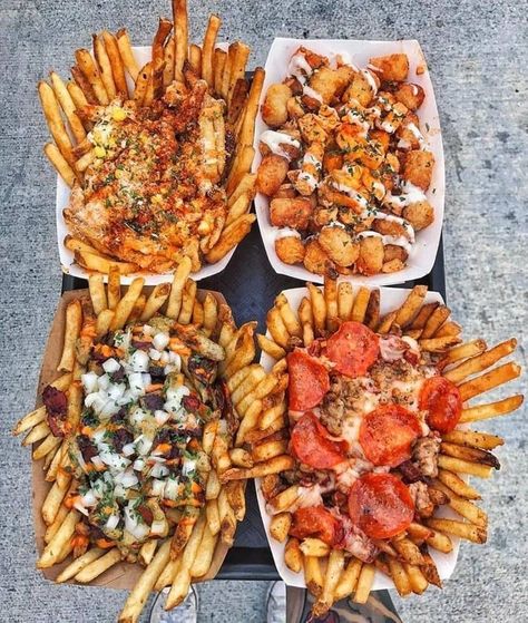 Different Types Of Food, Potato Food, Truck Business, Restaurant Specials, Food Diy, Poutine, Fair Food Recipes, Food Goals, Unhealthy Food