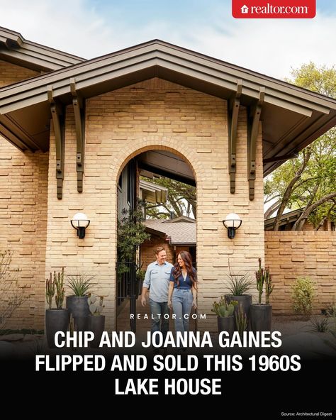 Raise your hand if you watch HGTV ✋ Chip and Joanna Gaines have sold their lake house! A Magnolia Network rep confirmed, “They bought the Lakehouse with the intention of flipping it, and they have sold it.” And while details of the sale have not been shared yet, the series reveals just how unique this property is and why it was such a successful enterprise for the Waco, TX, couple. Full story via bio link. Magnolia Lake House, Magnolia Network, Chip And Jo, Chip And Joanna Gaines, Raise Your Hand If, Green Lake, Raise Your Hand, Joanna Gaines, Architectural Digest