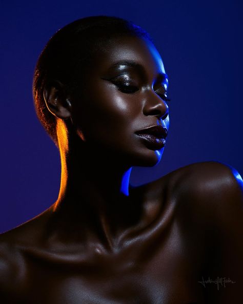 Photoshoot Studio Ideas, Dark Skin Models, Colorful Photography, Gloss Makeup, Black Magic Woman, Photoshoot Studio, Beauty Photoshoot, Model Inspo, Beauty Shoot