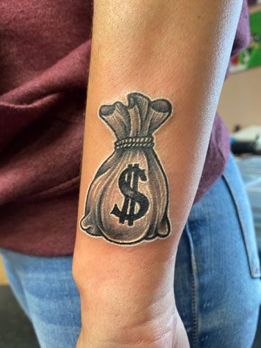 Beautiful Money Tattoo Designs 6 Money Back Tattoo, Mens Money Tattoos, Bag Of Money Tattoo, Money Bags Tattoo, Money Bag Hand Tattoo, Moneybagg Tattoo, Money Over Everything Tattoos, Gangsta Tattoos Money, Money Tattoo Ideas For Men