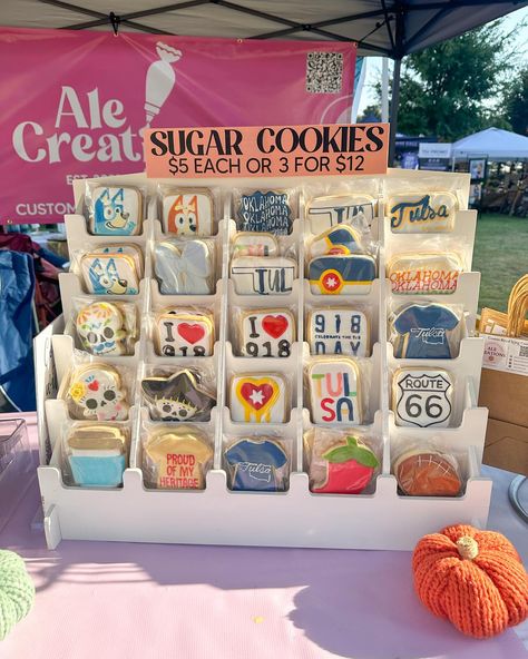 WE SOLD OUT AT 918 DAY FESTIVAL!!!🥹🫶 Thank you so so much to everyone who stopped by and who bought a cookie today! 💙 Thank you @downtowntulsaok for supporting small vendors! • ❌SUGAR COOKIES ❌SMALL SUGAR COOKIES ❌CHOCOLATE CHIP COOKIES ❌BESOS DE NUEZ Farmers Market Display Cookies, Cookie Market Display, Cookie Pop Up Shop Display, Cookie Bar Display, Cookies Display, Baking Sugar Cookies, Pop Up Shop Ideas, Cookie Booth, Farmers Market Display