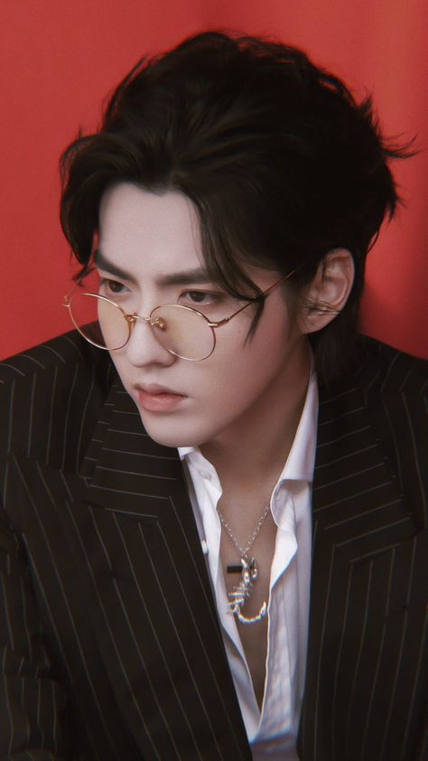 191231 @KrisWu Kris Wu for #HunanTVNewYearConcert2020 Kris Exo, Wu Yi Fan, Asian Man, Kris Wu, Hair Reference, Pose Reference Photo, Long Hair Styles Men, 인물 사진, Boy Hairstyles