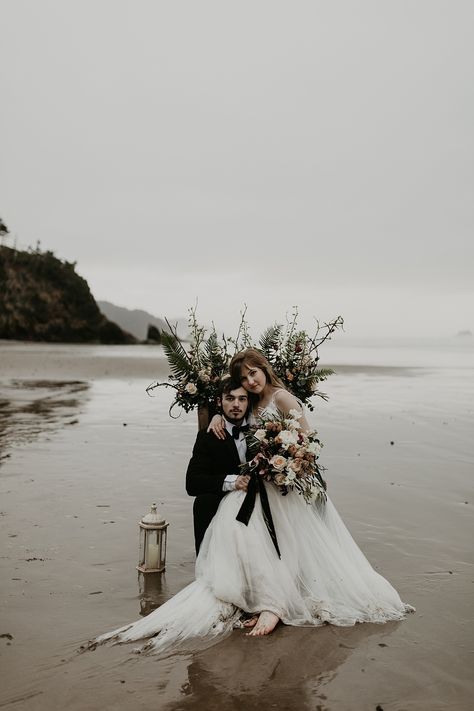 Beach Wedding Dark Colors, Alternative Beach Wedding, Witchy Beach Wedding, Gothic Bride And Groom, Halloween Beach Wedding, Goth Beach Wedding, Gothic Beach Wedding, Black Beach Wedding, Oregon Beach Wedding