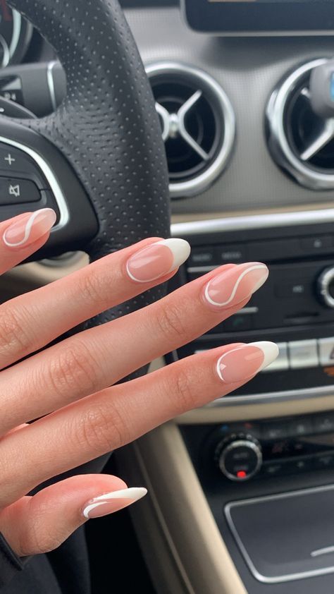 Aesthic Nail Ideas, Nails Inspiration For School, White Grad Nails Almond, White Tip Acrylic Nails Squoval, Nails For Communion, Nails That Go With Anything, Corporate Girl Nails, Senior Picture Nails Ideas White, Nails Asthetics Ideas