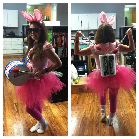 Energizer Bunny Costume, Funny Diy Costumes, Office Halloween Costumes, Bunny Diy, Halloweenský Makeup, Halloween Costumes For Work, Energizer Bunny, Clever Halloween, Diy Costumes Women