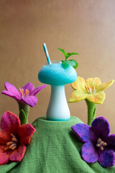 Alice In Wonderland Cocktails Recipes, Alice In Wonderland Cocktails, Wonderland Cocktails, Creamsicle Cocktail, Alice In Wonderland Food, Disney Inspired Cocktails, Springtime Recipes, Pineapple Bowl, Blue Food Coloring