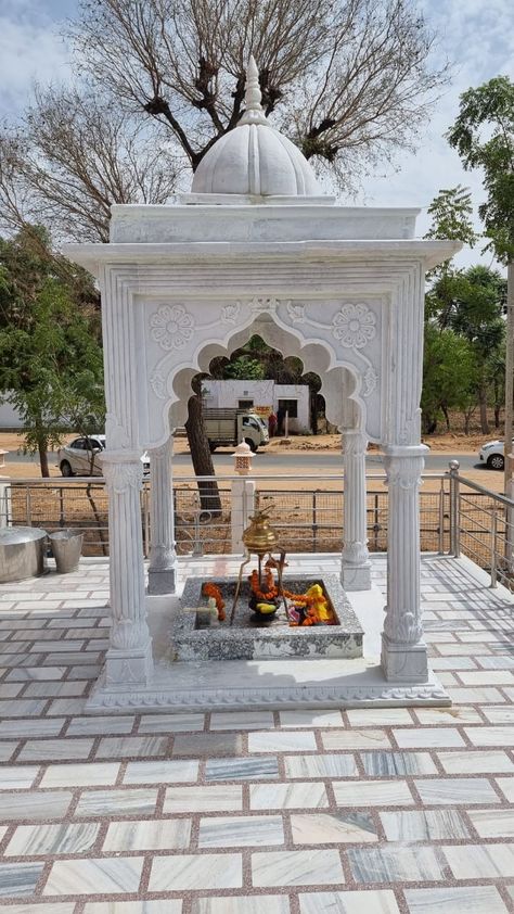 Terrace Temple Design, Outdoor Temple Design, Shiv Mandir Design, Outdoor Mandir Design, Marble Mandir, Shiv Temple, Garden Temple, Hindu Mandir, Modern Bungalow Exterior