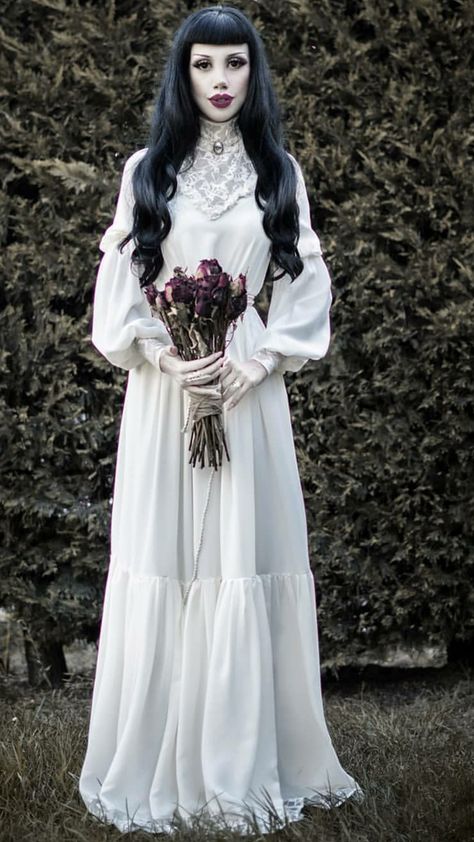 Wednesday Wedding Dress, White Gothic Wedding Dress Victorian, Spooky Wedding Dress White, Tim Burton Clothes, Goth White Wedding Dress, Gothic White Dress, Horror Dress, Goth Wedding Dress White, Ghost Dress