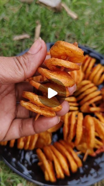 mampi25 on Instagram: "Small potato snacks recipe #foody #foodlovers" Potato Starter Recipes, Spiral Potato Recipes, Potato Starters, Spiral Potatoes On A Stick, Potato Snacks Easy, Potato Snack Recipes, Small Potatoes Recipe, Easy Indian Snacks, Spiral Potato