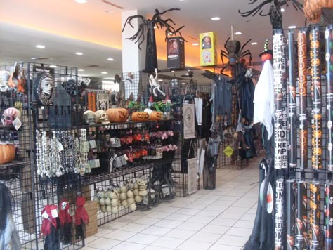 2010s Halloween Nostalgia, 2000 Halloween Nostalgia, 2010s Fall Aesthetic, 2000 Halloween Aesthetic, Nostalgic Halloween Aesthetic, Halloween 2000s Aesthetic, 2000s Halloween Aesthetic, 2000s Halloween Nostalgia, Halloween Shops