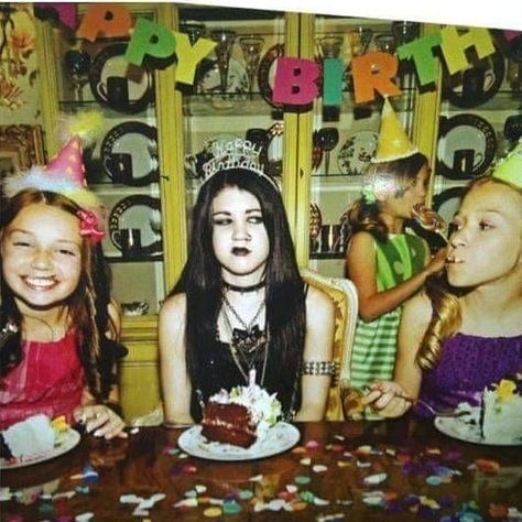 ♡P0NY GURL♡ on Instagram: “Imagine getting invited to a birthday party . . . . . . . . . . . . . . #emo #emocore #emoscene #emogirl #goth #gothgirl #2000s…” Chaoscore Aesthetic, Chaos Aesthetic, Gothic Cake, Edgy Emo, Aesthetic Edgy, 2000s Party, Emo Princess, Scene Aesthetic, Alt Aesthetic