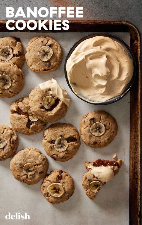 Banoffee Pie Cookies, Cookie Pictures Ideas, Bakeoff Ideas, Banoffee Cookies, Cookies Marketing, Aesthetic Bakes, Cookie Photoshoot, Cookies Levain, Brick Toast