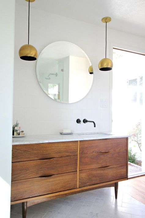 retro modern bathroom vanity New Classic Bathroom, Makeover Kamar Mandi, Modern Bathroom Renovations, Mid Century Modern Bathroom, Diy Bathroom Vanity, Mid Century Bathroom, Bad Inspiration, Classic Bathroom, Trendy Bathroom