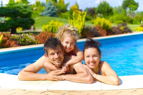 A family posing for a photo in a swimming pool Holiday Selfie Ideas, Sun Pics, Swimming Pool Photography, Family Holiday Pictures, Solar Pool Heater, Pool Poses, Swimming Pool Photos, Family Swimming, Pool Photography