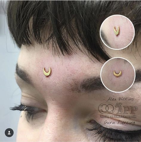 Third Eye Dermal Piercing, Face Dot Tattoo, Third Eye Dermal, Snake Nose Piercing, 3rd Eye Piercing, Forehead Dermal Piercing, Vertical Bridge Piercing, Micro Dermal Piercing Face, Face Piercings Ideas