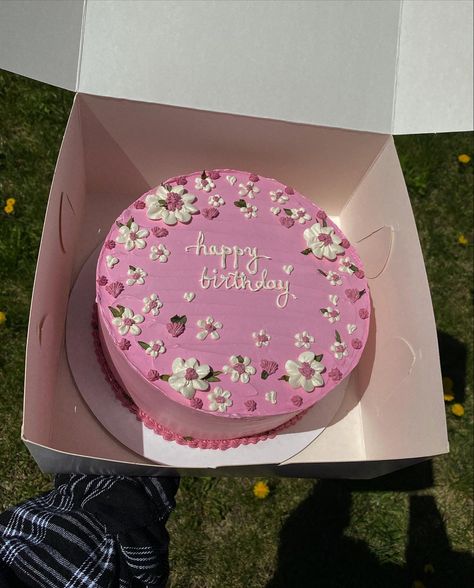 Pink Flower Cake Birthday, Vegan Strawberry Shortcake, Pink Birthday Cake, Pink Birthday Cakes, 18th Birthday Cake, Creative Birthday Cakes, Cake Flowers, Creative Birthday, Bday Cake