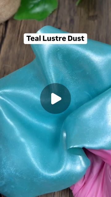 Tiffany Blue Cake, Illusion Cakes, Turquoise Cake, Realistic Cakes, Cake Artist, Luster Dust, Cake Decorating Tutorials, Cake Decorating Tips, Tiffany Blue