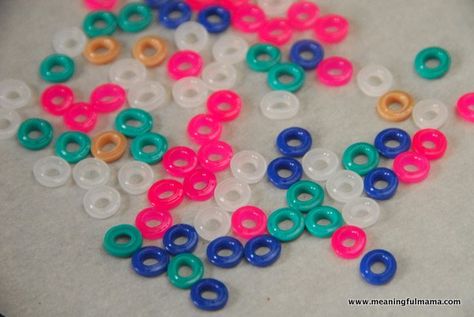 Plastic Bead Crafts, Make Clay Beads, Diy Friendship Bracelets Tutorial, Make Bracelets, Friendship Bracelets Tutorial, Vintage Jewelry Crafts, Melty Beads, Melting Beads, Bracelets Diy