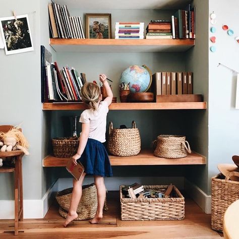 Amazing Playroom, Homeschool Space, Homework Room, S Education, Homeschool Room, Kids Bedroom Inspiration, Starting School, Playroom Ideas, Bookshelves Kids