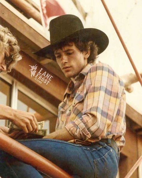 Cool shot of Lane getting paid at the #santamariarodeo 📸 Susie Christian #LF #rodeo #legend #cowboy #lanefrostbrand #lanefrost Lane Frost, Western Books, Rodeo Cowboys, Western Outfits Men, Real Cowboys, Luke Perry, Rodeo Life, Bull Riders