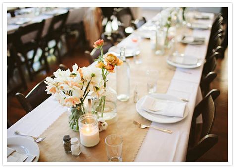 Brown paper table runner & simple florals in recycled bottles, jars and vases Kraft Paper Wedding, Paper Tablecloth, Paper Table Runner, Bottle Centerpieces, Paper Table, Wedding Table Flowers, 100 Layer Cake, Trendy Flowers, White Table Cloth