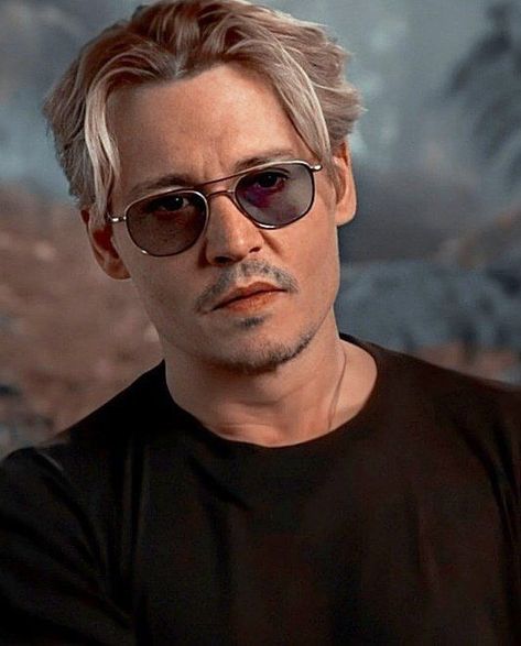 Johnny Depp Hairstyle, Caroline King, Blonde Man, Johnny Depp Style, Kaptan Jack Sparrow, Johnny Depp Fans, Young Johnny Depp, Johnny Depp Pictures, Johnny D