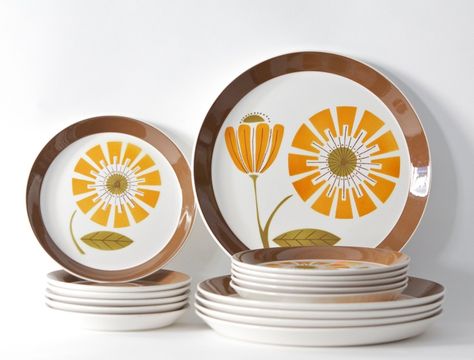 Mikasa Duplex by Ben Seibel 1970's Mid Century Dishes, Come Dine With Me, 70s Design, Kitschy Kitchen, Vintage Dinnerware, Mid Century Mod, Large Plates, 70s Retro, Dish Sets