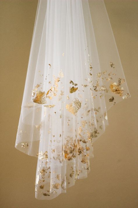 Gold Leaf Drop Veil. Scattered gold leaf painted around the edges. Unique Wedding Veils, Gold Veil, Unique Veil, Drop Veil, Pearl Veil, Veil Styles, Beautiful Veil, Gold Wedding Dress, Metal Comb