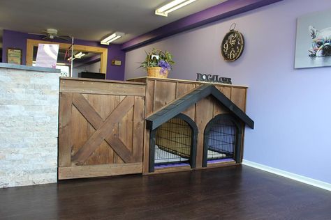 Grooming Salon front entry Boarding Facility Organization, Dog Grooming Salon Ideas Decor Rustic, Grooming Salon Ideas, Groomer Salon, Dog Grooming Salon Ideas, Dog Grooming Station, Dog Grooming Salon Decor, Grooming Room, Dog Boarding Ideas