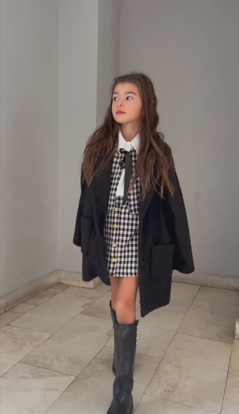 Old Money Kids Outfits Girl, Old Money Children Outfits, Rich Kids Outfits, Old Money Kids Outfits, Old Money Kids, Luxury Kids Clothes, French Kids, Chic Kids, Money Girl