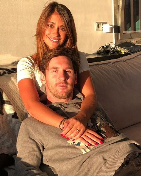 Messi Antonella Roccuzzo, Messi Girlfriend, Messi Antonella, Messi And Antonella, Antonella Messi, U Of M Football, Antonella Roccuzzo, Fc Barcelona Wallpapers, Messi Fans