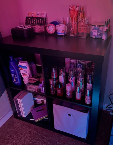 Trailer Room Ideas, Female Hypebeast Room, Latina Bedroom Decor, Bedroom Decor Black Women, Room Decor Black Women, Room Ideas Black Girls Ideas, Baddie Dorm Room Ideas, Dope Room Ideas, Baddie Room Ideas Aesthetic