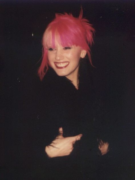 Gwen Stefani Gwen Stefani 90s, Gwen Stefani Pictures, Gwen Stefani No Doubt, Gwen Stefani Style, Celebrity Fashion Outfits, The Cardigans, Gwen Stefani, Grunge Hair, Pink Hair