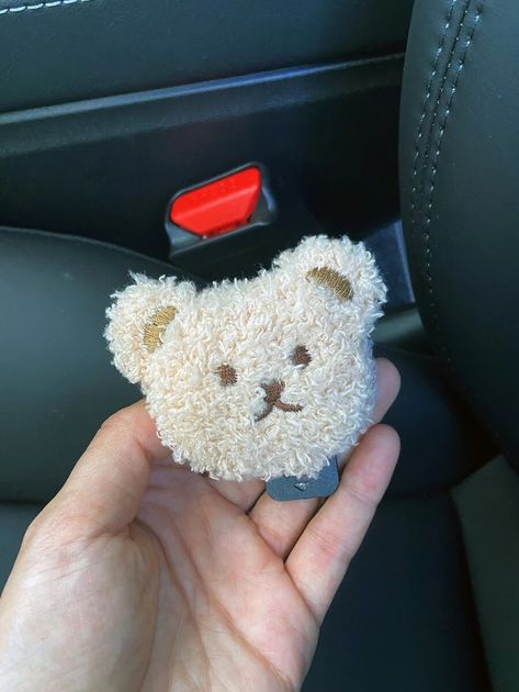 1pc Bear Decor Car Seat Belt Buckle | SHEIN Car Head Rest Cover, Vw Beetle Convertible, Beetle Convertible, Seat Belt Buckle, Car Head, Cute Car Accessories, Bear Decor, Vw Beetle, Cute Cars