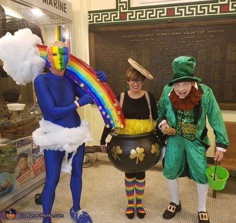 Lucky Charms Group Halloween Costume Idea Pot Of Gold Costume, Irish Halloween Costume, Lucky Charms Costume, Marshmallow Costume, Lucky Charms Leprechaun, Charmed Costumes, Holloween Costumes, Irish Costumes, Beer Olympics