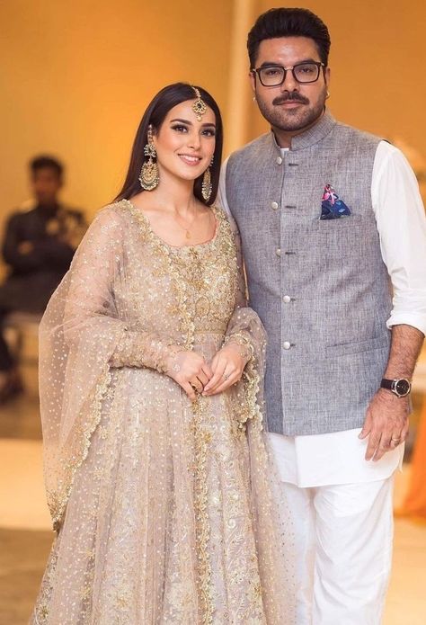 Pakistani Couple, Engagement Dress For Bride, Asian Wedding Dress Pakistani, Shadi Dresses, Desi Wedding Dresses, Couple Wedding Dress, Nikkah Dress, Iqra Aziz, Asian Wedding Dress